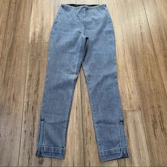 5 for $25 Lyssé Tinted Denim Cuffed Crop medium wash - Picture 1 of 10